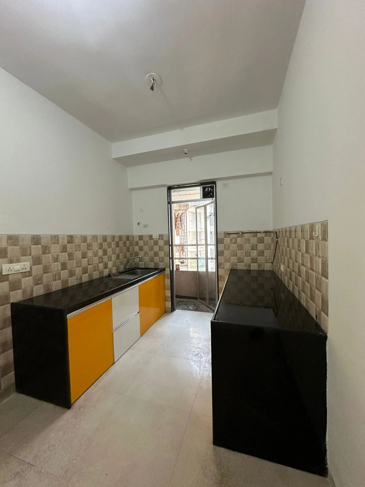2 BHK Flat for Rent in Aspen Garden, Malad East